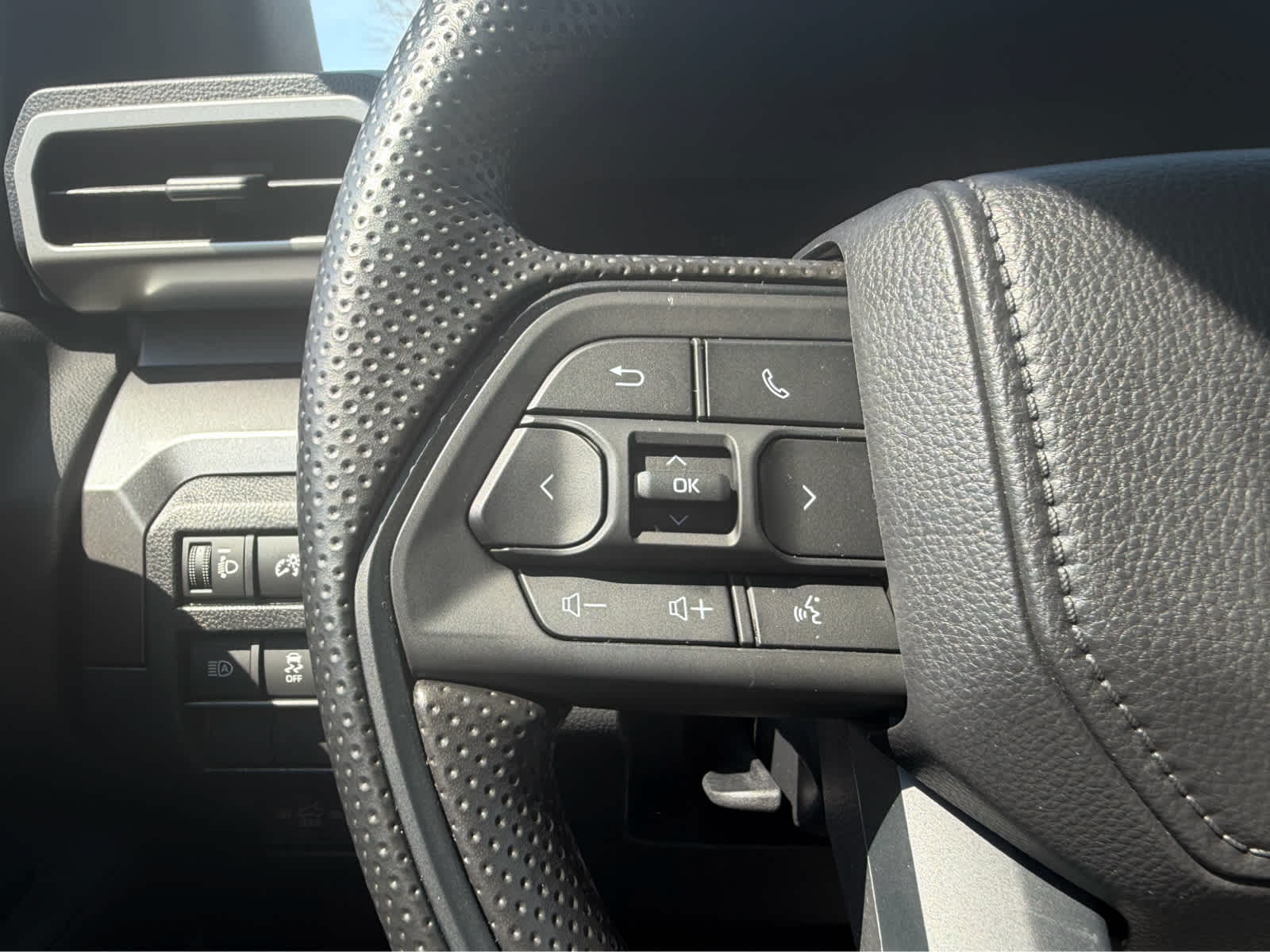 2026 Toyota Tacoma SR5 - Photo 25