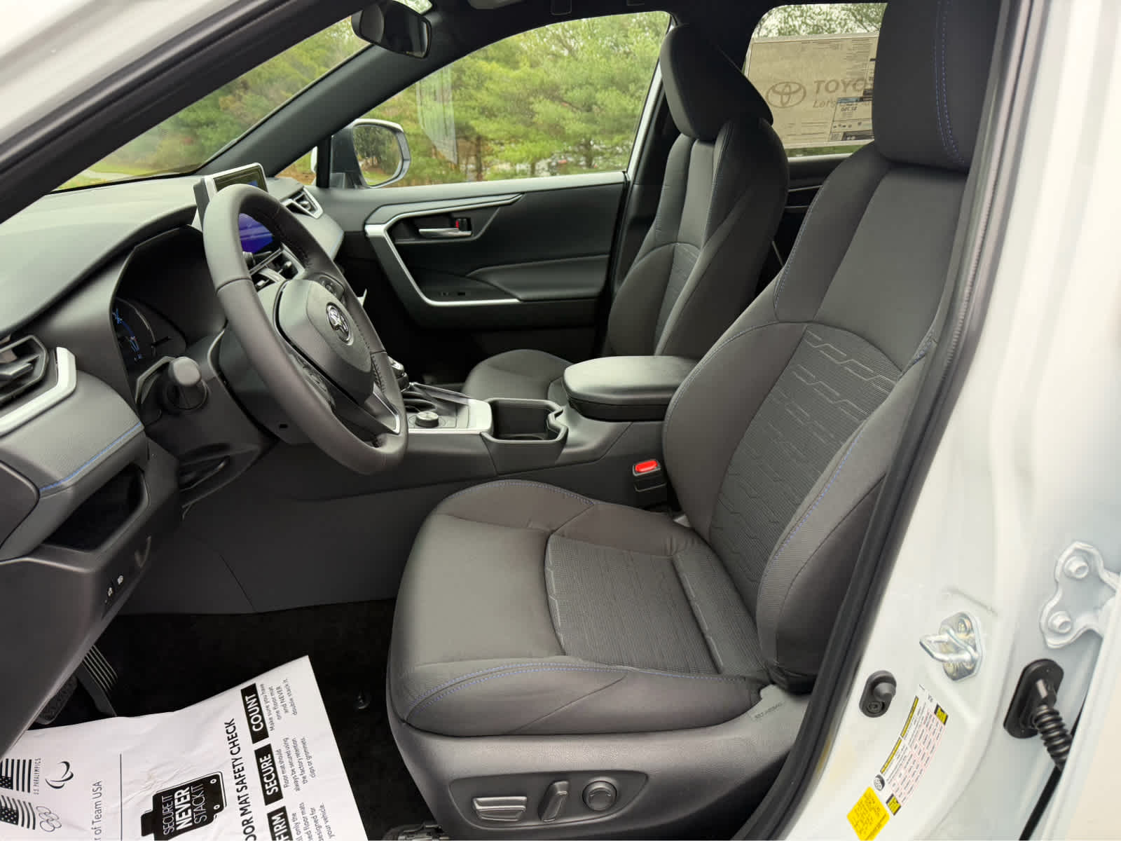 2025 Toyota RAV4 Hybrid SE