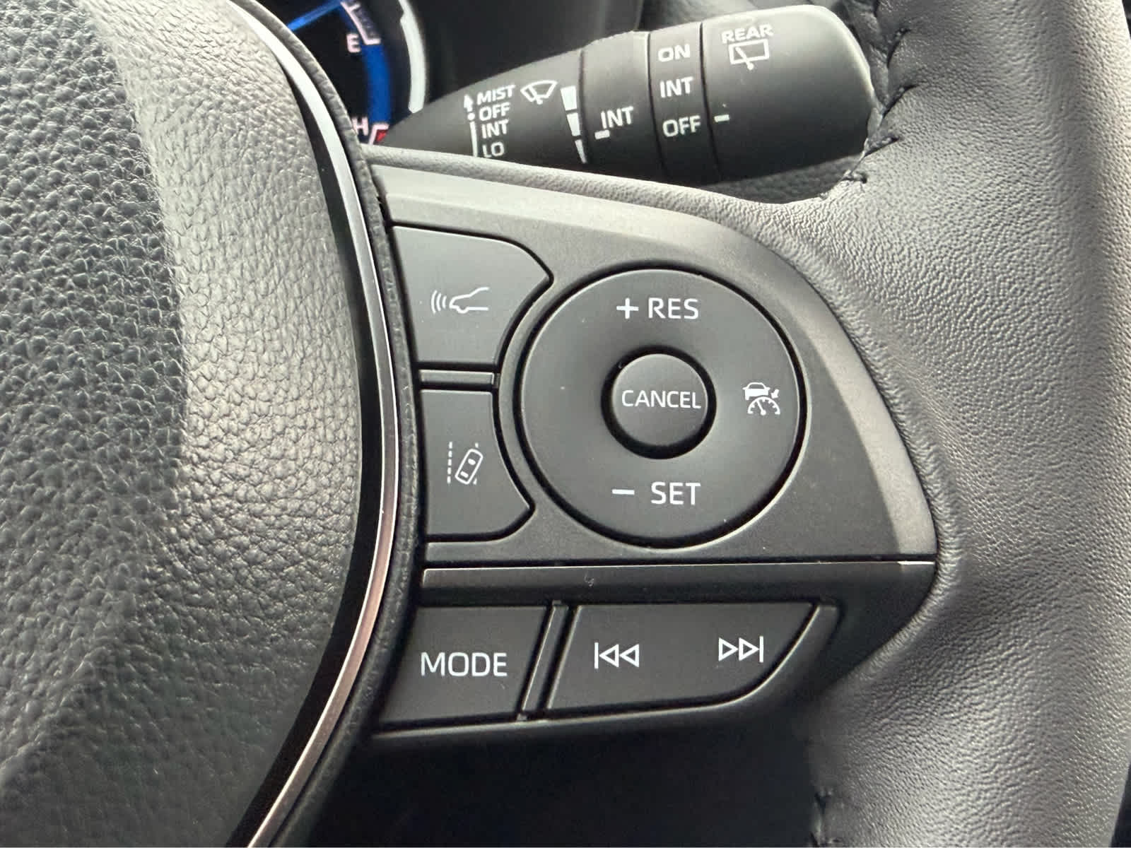 2025 Toyota RAV4 Hybrid SE