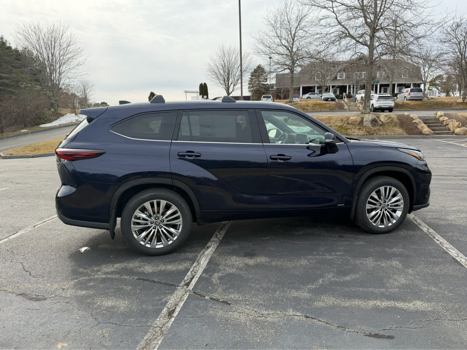 2026 Toyota Highlander Hybrid Platinum