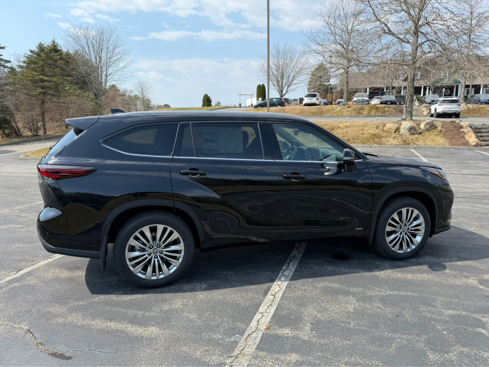 2026 Toyota Highlander Hybrid Platinum