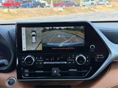 2026 Toyota Highlander Hybrid Platinum