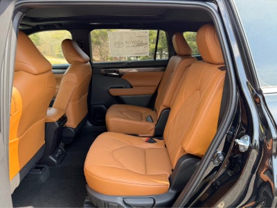 2026 Toyota Highlander Hybrid Platinum