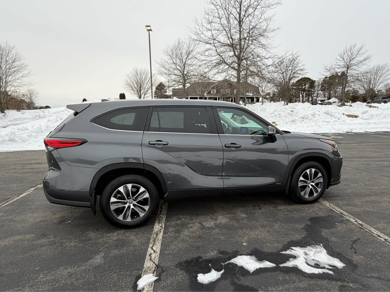2023 Toyota Highlander Hybrid XLE