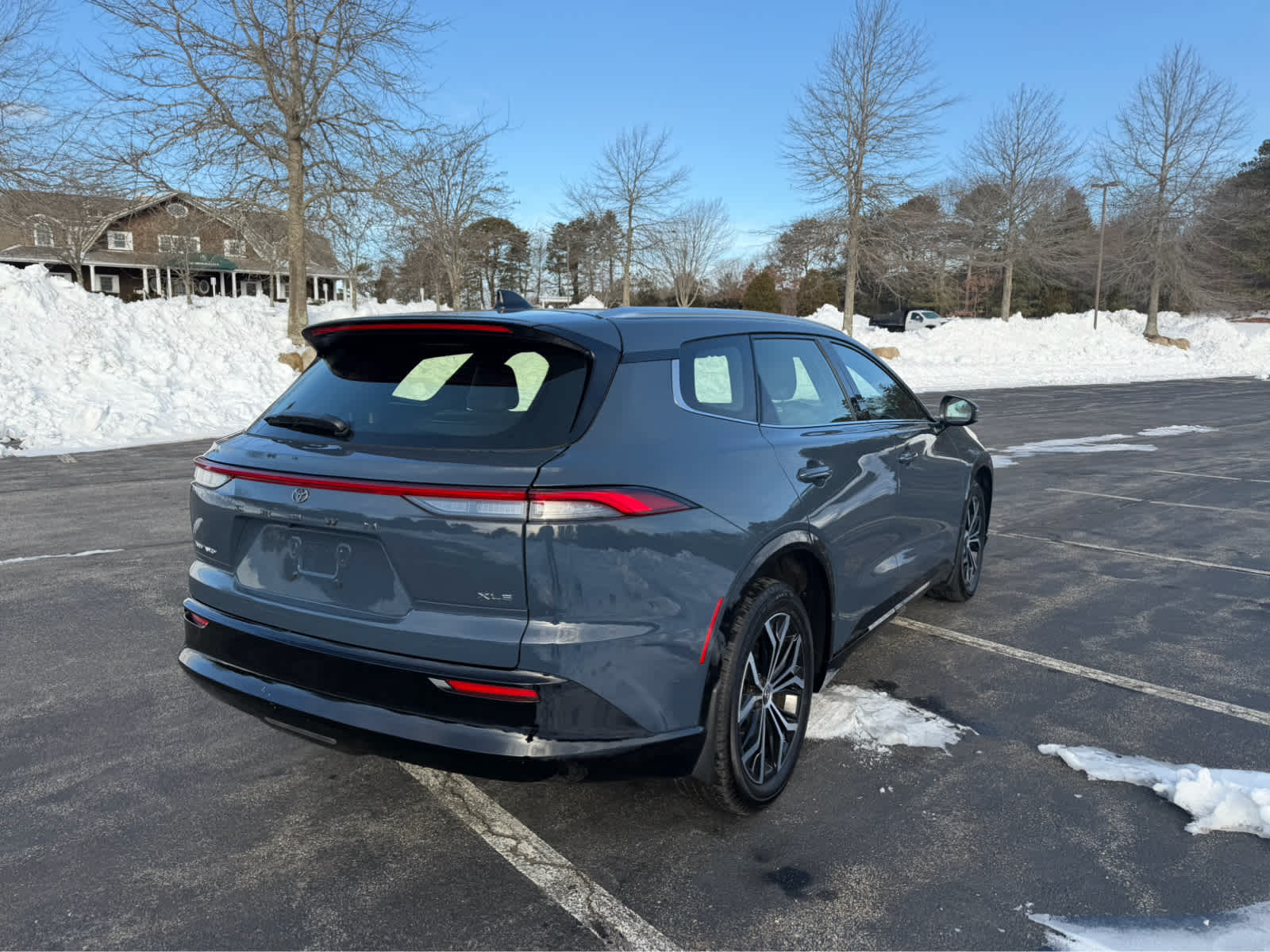 2025 Toyota Crown Signia XLE