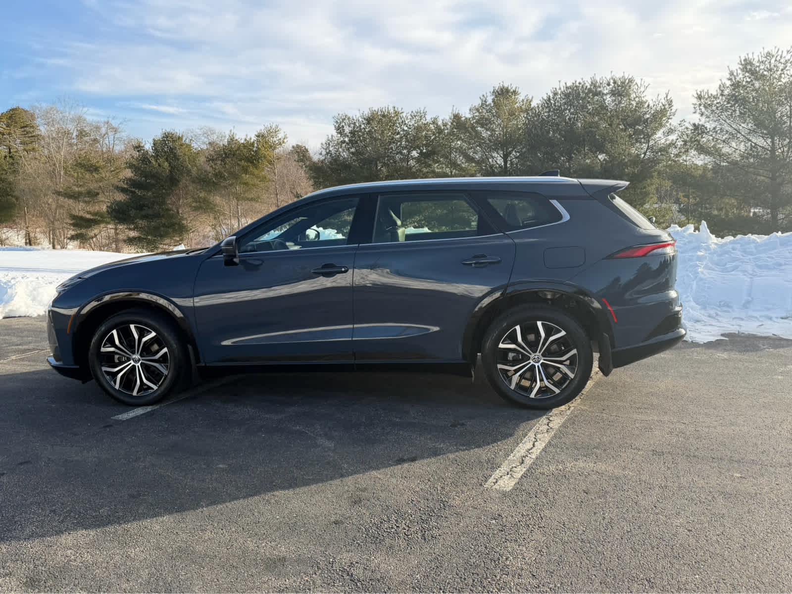 2025 Toyota Crown Signia XLE