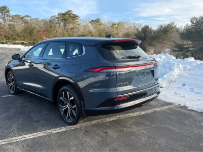 2025 Toyota Crown Signia XLE