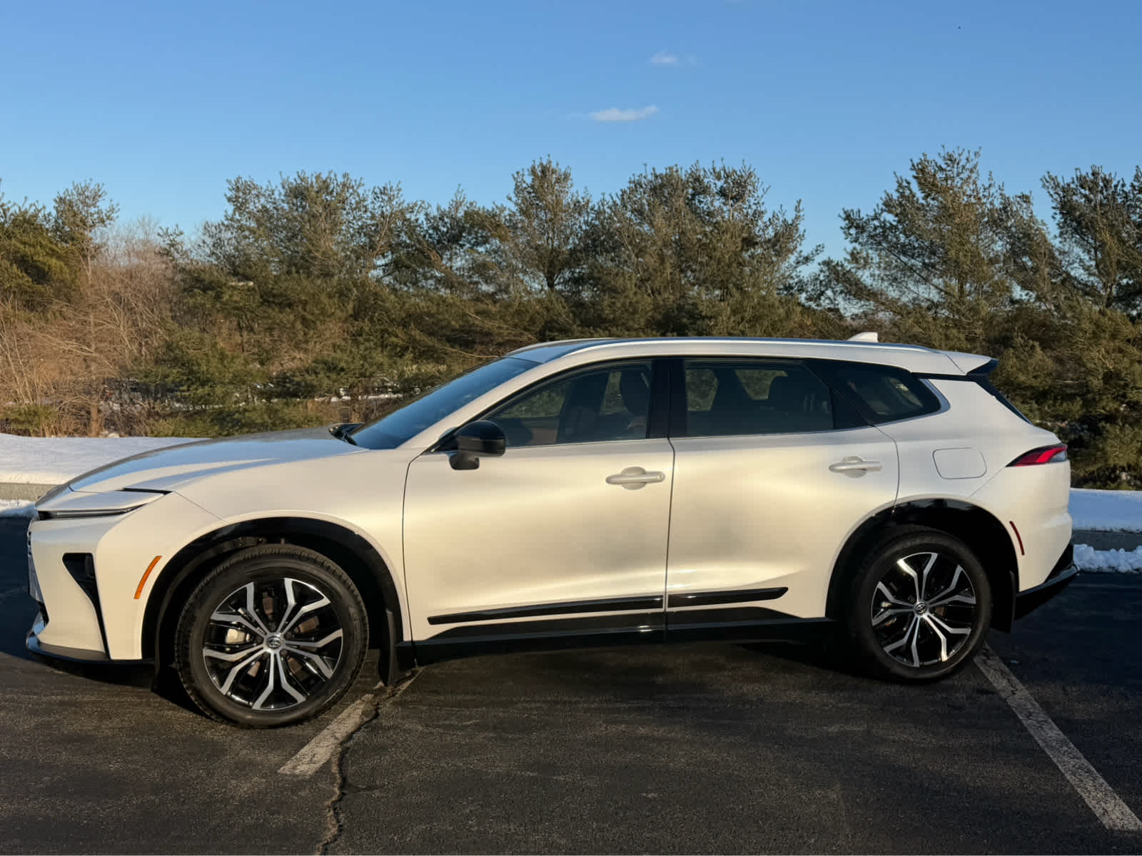 2025 Toyota Crown Signia XLE