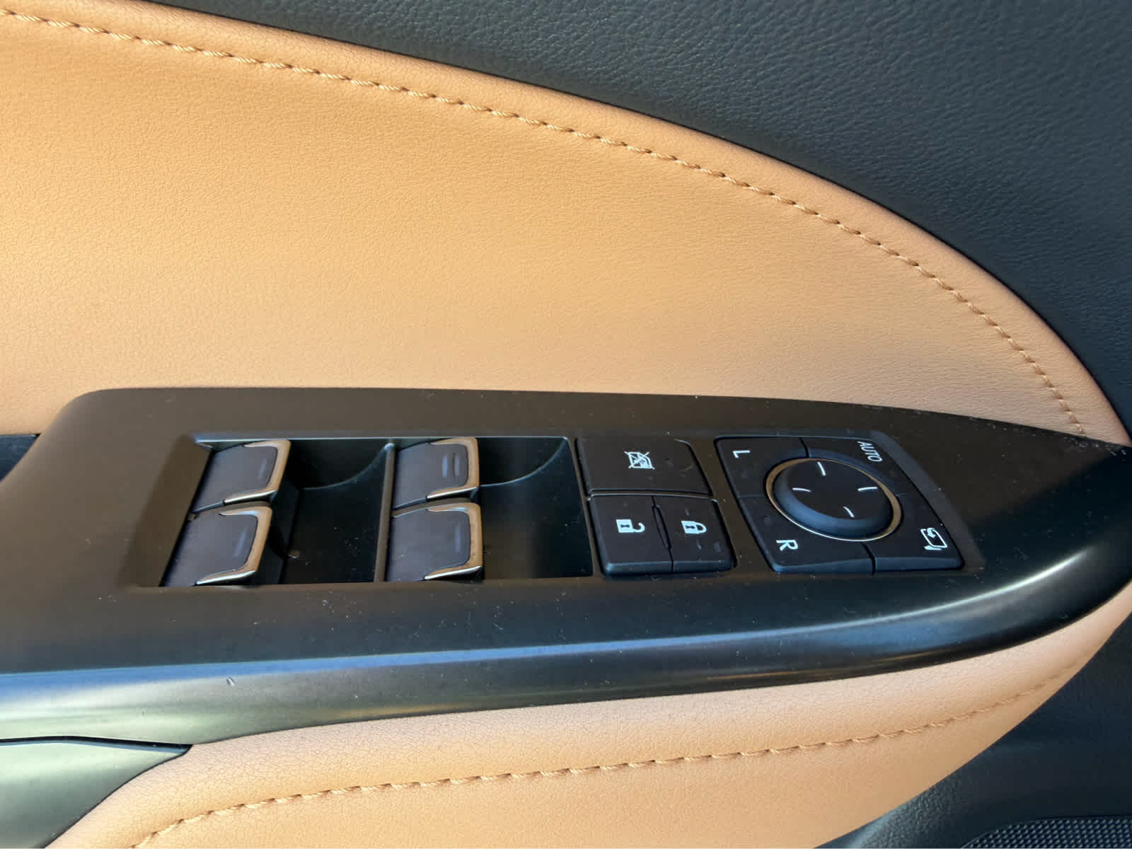 2025 Lexus NX 450h+ Luxury