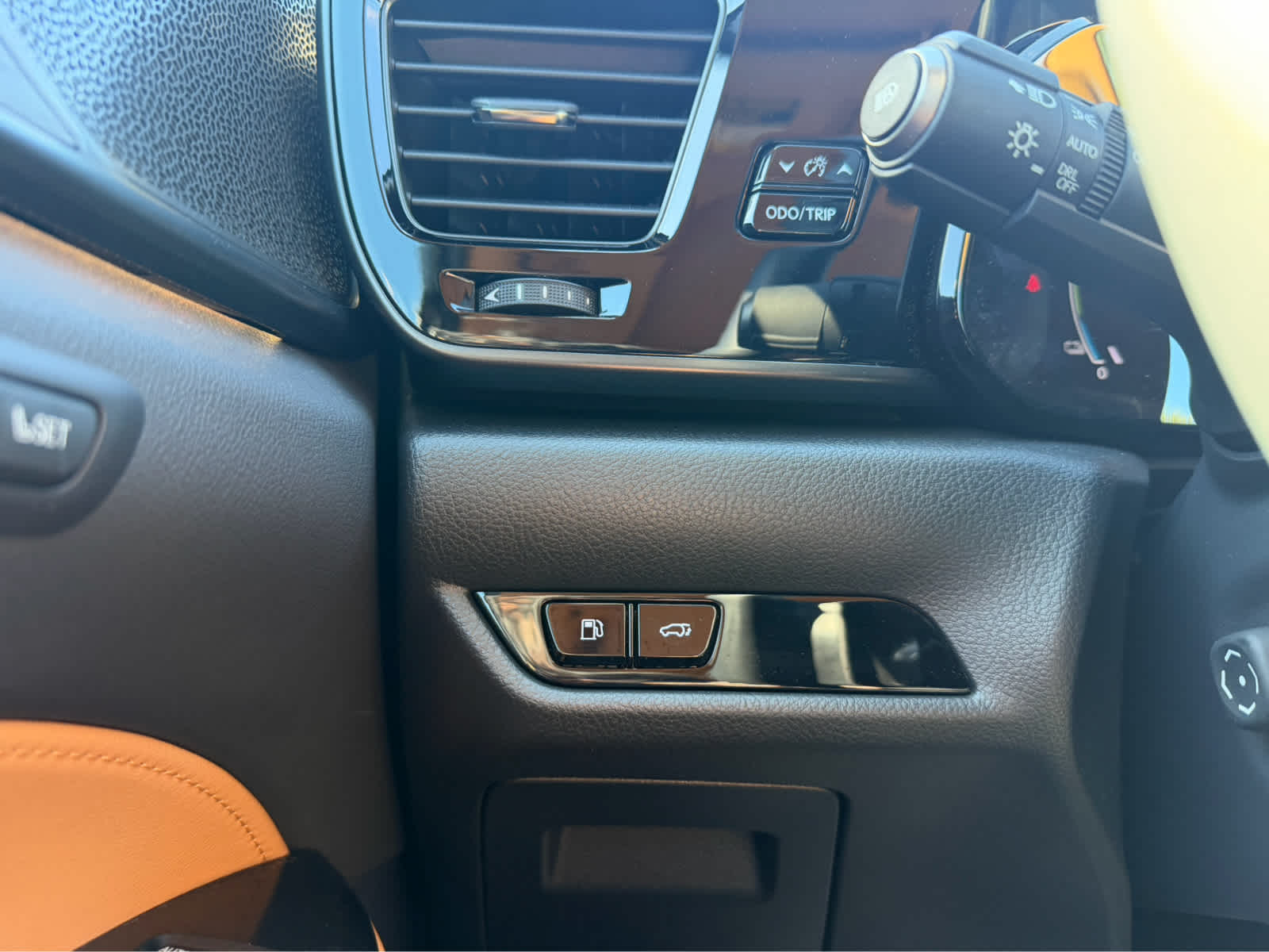 2025 Lexus NX 450h+ Luxury