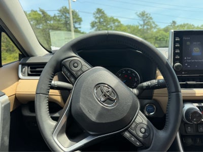 2022 Toyota RAV4 Hybrid XLE