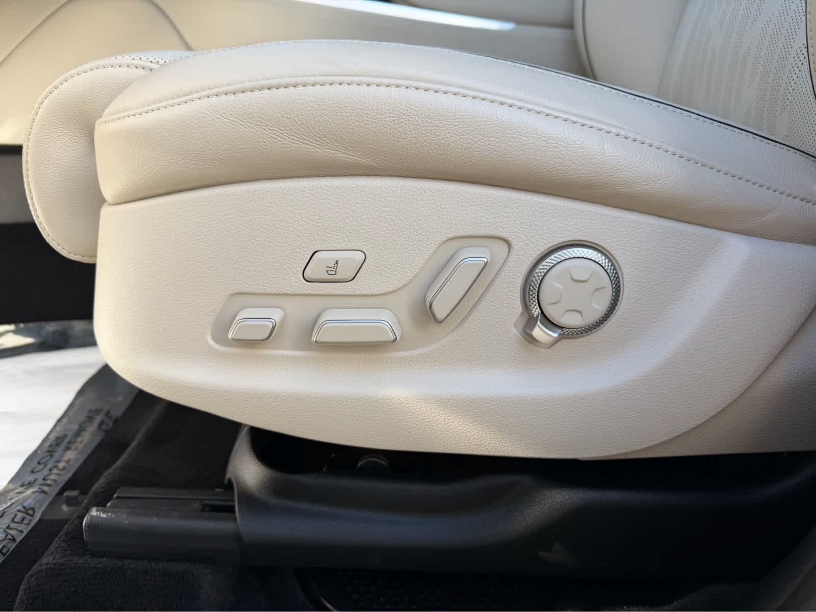 2024 Genesis GV80 Base