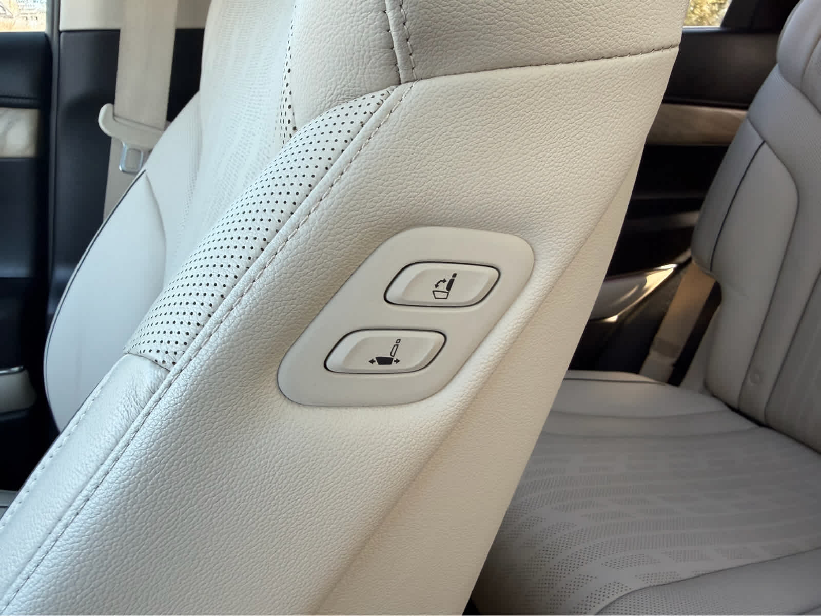 2024 Genesis GV80 Base