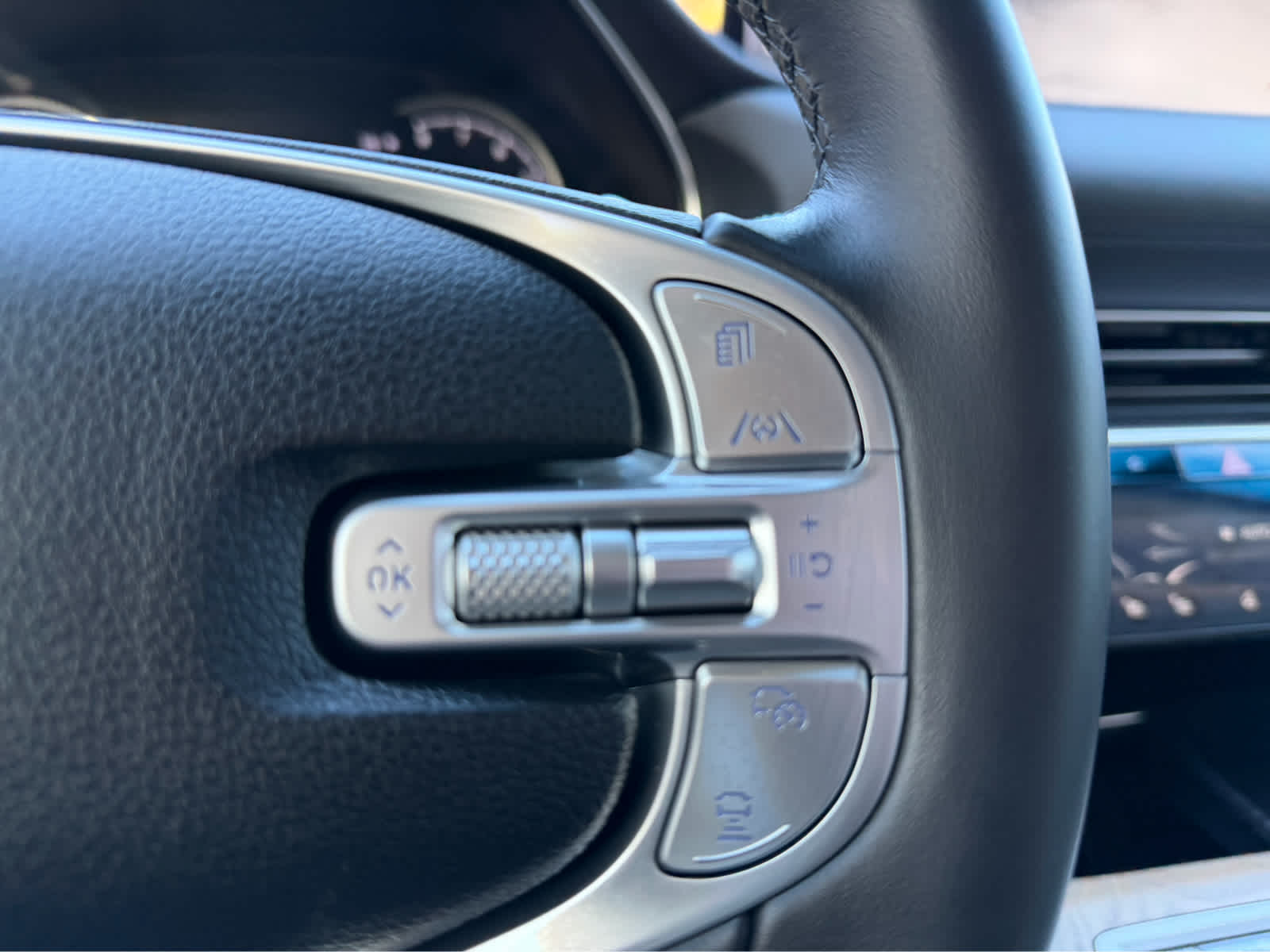 2024 Genesis GV80 Base