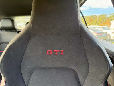 2025 Volkswagen Golf GTI SE